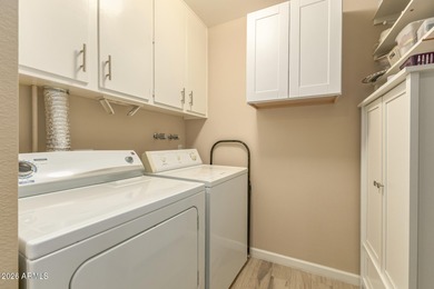 Beautiful 2-bedroom, 2-bath Gemini home in Sun City! Split floor on Sun City Lakes West and East in Arizona - for sale on GolfHomes.com, golf home, golf lot