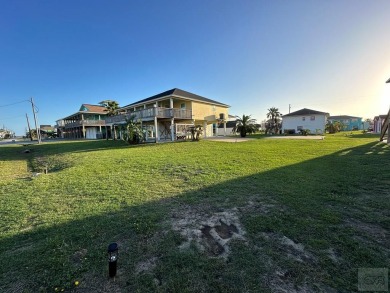 This 3 bedroom, 2 bath house is built in one of the most sought on Crystal Beach Community Golf Course in Texas - for sale on GolfHomes.com, golf home, golf lot