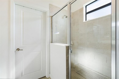 Under contract-accepting backup offers. This is a MUST SEE! on Lakewood National Golf Club in Florida - for sale on GolfHomes.com, golf home, golf lot