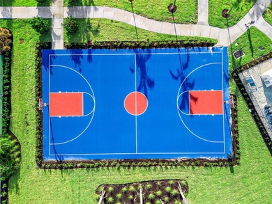 Under contract-accepting backup offers. This is a MUST SEE! on Lakewood National Golf Club in Florida - for sale on GolfHomes.com, golf home, golf lot