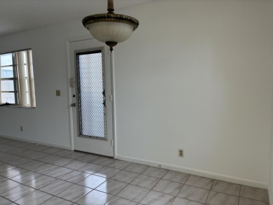 Lovely 2 bedroom 2 bath home in highly desireable Kings Point on Kings Point Golf -Flanders Way in Florida - for sale on GolfHomes.com, golf home, golf lot