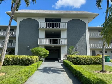 PRICE DROP! GROUND FLOOR UNIT! RARELY AVAILABLE. Welcome to golf on Hillcrest Golf and Country Club in Florida - for sale on GolfHomes.com, golf home, golf lot