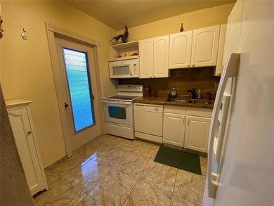 PRICE DROP! GROUND FLOOR UNIT! RARELY AVAILABLE. Welcome to golf on Hillcrest Golf and Country Club in Florida - for sale on GolfHomes.com, golf home, golf lot
