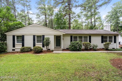 Charming 3 bedroom, 2 bath home in the historic Southern Pines on Southern Pines Country Club in North Carolina - for sale on GolfHomes.com, golf home, golf lot