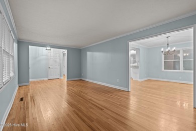 Charming 3 bedroom, 2 bath home in the historic Southern Pines on Southern Pines Country Club in North Carolina - for sale on GolfHomes.com, golf home, golf lot