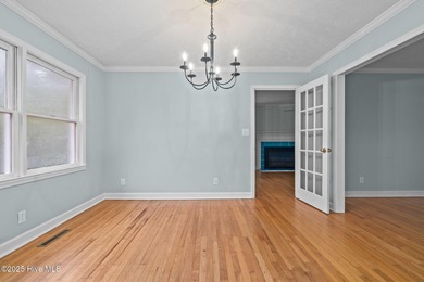 Charming 3 bedroom, 2 bath home in the historic Southern Pines on Southern Pines Country Club in North Carolina - for sale on GolfHomes.com, golf home, golf lot