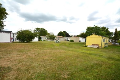 Well-maintained 3BR/2BA double-wide in a fantastic community on Winding Creek Executive Course in New York - for sale on GolfHomes.com, golf home, golf lot