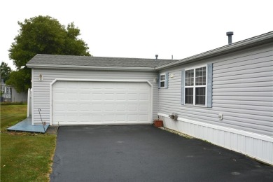 Well-maintained 3BR/2BA double-wide in a fantastic community on Winding Creek Executive Course in New York - for sale on GolfHomes.com, golf home, golf lot