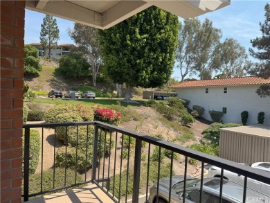 Nestled on a peaceful street, this inviting lower-level 'La on Leisure Village Par 3 Golf Course in California - for sale on GolfHomes.com, golf home, golf lot