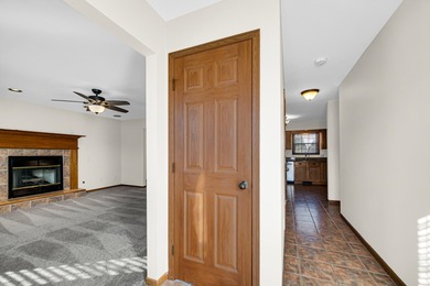 Beautifully-maintained 2-story in Aberdeen! Stepping inside on The Course at Aberdeen in Indiana - for sale on GolfHomes.com, golf home, golf lot