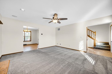 Beautifully-maintained 2-story in Aberdeen! Stepping inside on The Course at Aberdeen in Indiana - for sale on GolfHomes.com, golf home, golf lot