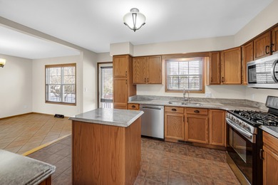 Beautifully-maintained 2-story in Aberdeen! Stepping inside on The Course at Aberdeen in Indiana - for sale on GolfHomes.com, golf home, golf lot