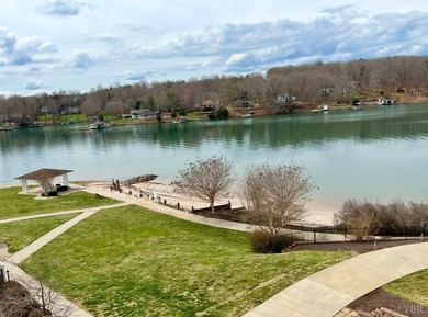 Enjoy easy lakefront living in this beautifully updated, 2-bed on Mariners Landing Golf and Country Club in Virginia - for sale on GolfHomes.com, golf home, golf lot