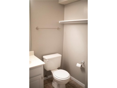 Welcome to this beautiful, 3 bedroom, 2.5 bathroom, move in on Paradise Pointe Golf Complex in Missouri - for sale on GolfHomes.com, golf home, golf lot