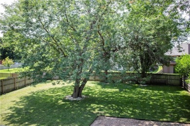 Welcome to this beautiful, 3 bedroom, 2.5 bathroom, move in on Paradise Pointe Golf Complex in Missouri - for sale on GolfHomes.com, golf home, golf lot