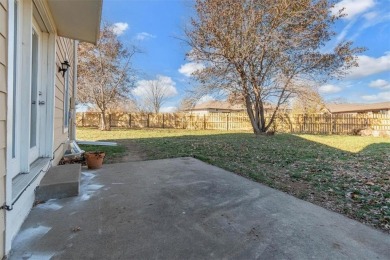 This wonderful Lakewood Listing is ready for new owners! This on Lakewood Oaks Golf Club, Ltd. in Missouri - for sale on GolfHomes.com, golf home, golf lot