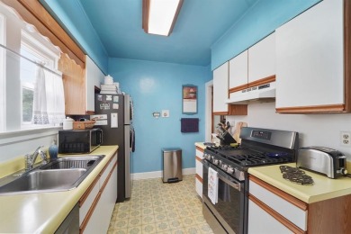 This cozy 2-bedroom, 1.5 bath home has so much to offer! Located on En-Joie Golf Course in New York - for sale on GolfHomes.com, golf home, golf lot