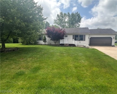 Spacious ranch home offering 3 bedrooms, 2 full baths, and an on Apple Valley Golf Course in Ohio - for sale on GolfHomes.com, golf home, golf lot