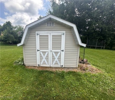 Spacious ranch home offering 3 bedrooms, 2 full baths, and an on Apple Valley Golf Course in Ohio - for sale on GolfHomes.com, golf home, golf lot