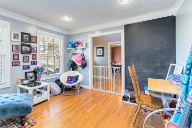 LOCATION!! STUNNING home in Hunting Creek Subdivision, London on London Country Club in Kentucky - for sale on GolfHomes.com, golf home, golf lot