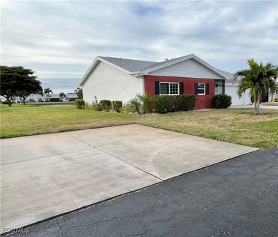 **WOW! A CORNER LOT*DBL GARAGE* AND AN EXTRA 2 SPACE PARKING on Cypress Lake Country Club in Florida - for sale on GolfHomes.com, golf home, golf lot