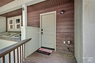 Lake View, Move-in ready and fully renovated! This charming 2 on Bella Vista Country Club - Berksdale in Arkansas - for sale on GolfHomes.com, golf home, golf lot