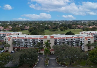 COME AND FALL IN LOVE WITH THIS TASTEFULLY RENOVATED CONDO! 2 on Inverrary Country Club in Florida - for sale on GolfHomes.com, golf home, golf lot