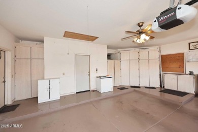 Welcome home to the all-inclusive Sun Lakes Community! This 2300 on Palo Verde Golf and Country Club in Arizona - for sale on GolfHomes.com, golf home, golf lot