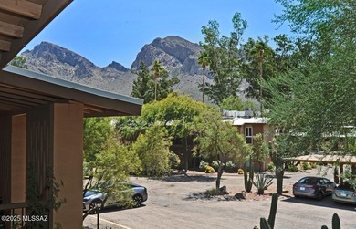 Lovely light and bright 2/bed 2/bath corner, upstairs condo with on Oro Valley Country Club in Arizona - for sale on GolfHomes.com, golf home, golf lot