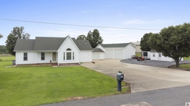 Perfect turn-key starter home or ideal for downsizing! Enjoy on Calvert City Golf and Country Club in Kentucky - for sale on GolfHomes.com, golf home, golf lot
