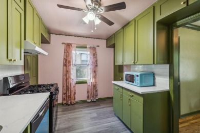 !MOTIVATED SELLER! Make us an offer on this Darling 1944 on Stevens Park Golf Course in Texas - for sale on GolfHomes.com, golf home, golf lot