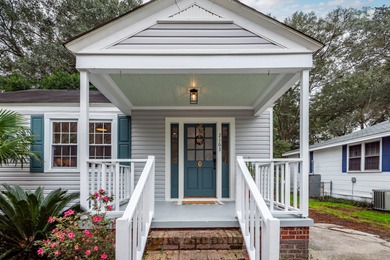 ''Santa Baby''; the perfect charming Terrace Cottage; Under the on Charleston Municipal Golf Course in South Carolina - for sale on GolfHomes.com, golf home, golf lot