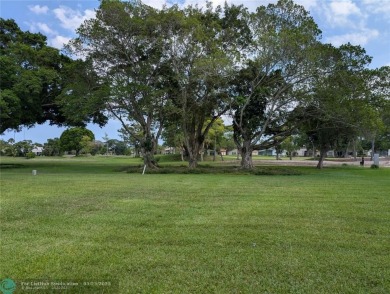 This beautifully renovated 3-bedroom, 2-bathroom corner unit at on Woodmont Country Club in Florida - for sale on GolfHomes.com, golf home, golf lot