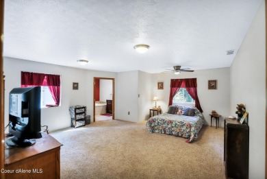 Golfers Delight you will love this 5 bedroom 3.5 bath on the on Stoneridge Golf Club in Idaho - for sale on GolfHomes.com, golf home, golf lot