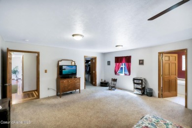 Golfers Delight you will love this 5 bedroom 3.5 bath on the on Stoneridge Golf Club in Idaho - for sale on GolfHomes.com, golf home, golf lot