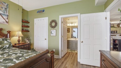 This beautifully updated 2-bedroom, 2-bath condo offers the on Holiday Golf Club in Florida - for sale on GolfHomes.com, golf home, golf lot