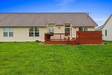 Welcome home to this adorable and well-maintained 2-bedroom on Ironhorse Golf Course in Illinois - for sale on GolfHomes.com, golf home, golf lot