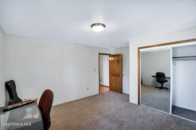 Golfers Delight you will love this 5 bedroom 3.5 bath on the on Stoneridge Golf Club in Idaho - for sale on GolfHomes.com, golf home, golf lot