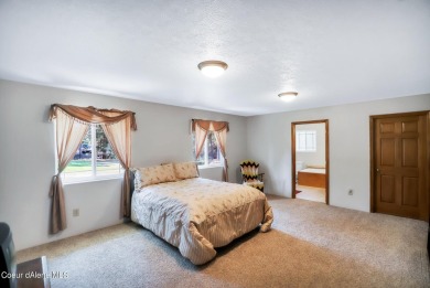 Golfers Delight you will love this 5 bedroom 3.5 bath on the on Stoneridge Golf Club in Idaho - for sale on GolfHomes.com, golf home, golf lot