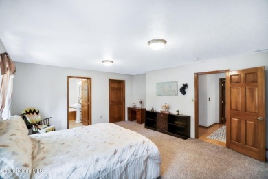 Golfers Delight you will love this 5 bedroom 3.5 bath on the on Stoneridge Golf Club in Idaho - for sale on GolfHomes.com, golf home, golf lot