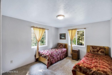 Golfers Delight you will love this 5 bedroom 3.5 bath on the on Stoneridge Golf Club in Idaho - for sale on GolfHomes.com, golf home, golf lot
