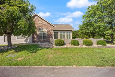 3 bedroom 2 full bath villa, split floor plan, stone fireplace on Woodson Bend Resort in Kentucky - for sale on GolfHomes.com, golf home, golf lot