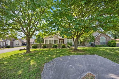 3 bedroom 2 full bath villa, split floor plan, stone fireplace on Woodson Bend Resort in Kentucky - for sale on GolfHomes.com, golf home, golf lot