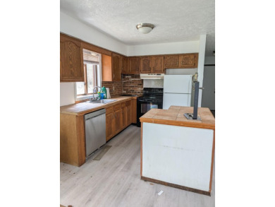 4- bedrooms, 2- full bathroom, Large open space home Located in on Pocono Farms Country Club in Pennsylvania - for sale on GolfHomes.com, golf home, golf lot
