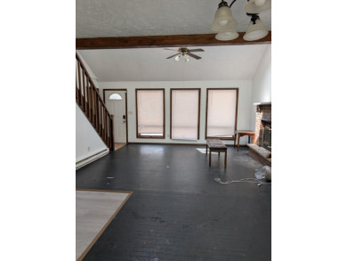 4- bedrooms, 2- full bathroom, Large open space home Located in on Pocono Farms Country Club in Pennsylvania - for sale on GolfHomes.com, golf home, golf lot