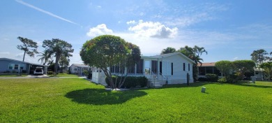 MOTIVATED Seller!!! 2Bed/2Bath+Bonus Room PET FRIENDLY! GOLF on Blue Heron Pines Golf Course in Florida - for sale on GolfHomes.com, golf home, golf lot