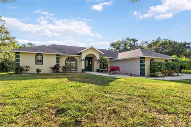**THIS PROPERTY QUALIFIES FOR A LENDER INCENTIVE (up to $8,000) on The Oaks Club in Florida - for sale on GolfHomes.com, golf home, golf lot