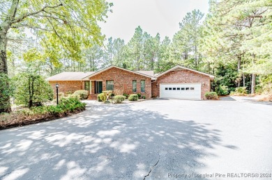 Welcome home to Seven Lakes North! This meticulously maintained on Seven Lakes Country Club in North Carolina - for sale on GolfHomes.com, golf home, golf lot