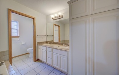 Meticulously maintained and move in ready! True ranch with 3 on Drumm Farm Golf Course in Missouri - for sale on GolfHomes.com, golf home, golf lot