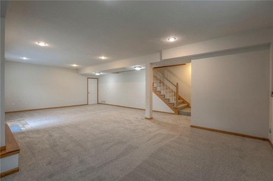 Meticulously maintained and move in ready! True ranch with 3 on Drumm Farm Golf Course in Missouri - for sale on GolfHomes.com, golf home, golf lot